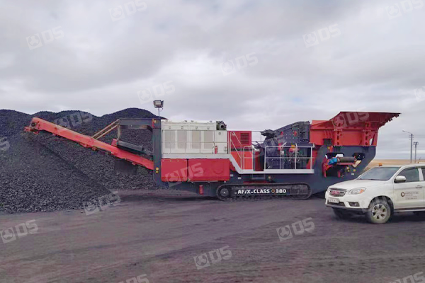 tracked ore crushing plant